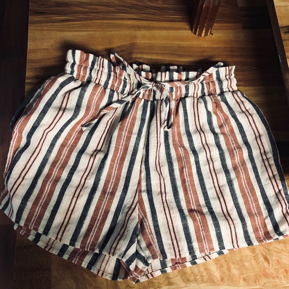 XS Shein ruffle high waisted shorts